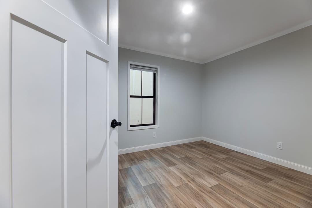 Pegasus 28483h bedroom home features