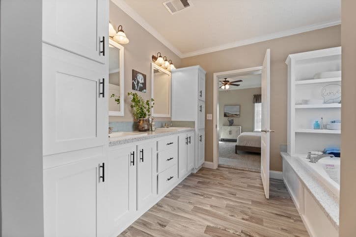 Timberview 32663e bathroom home features