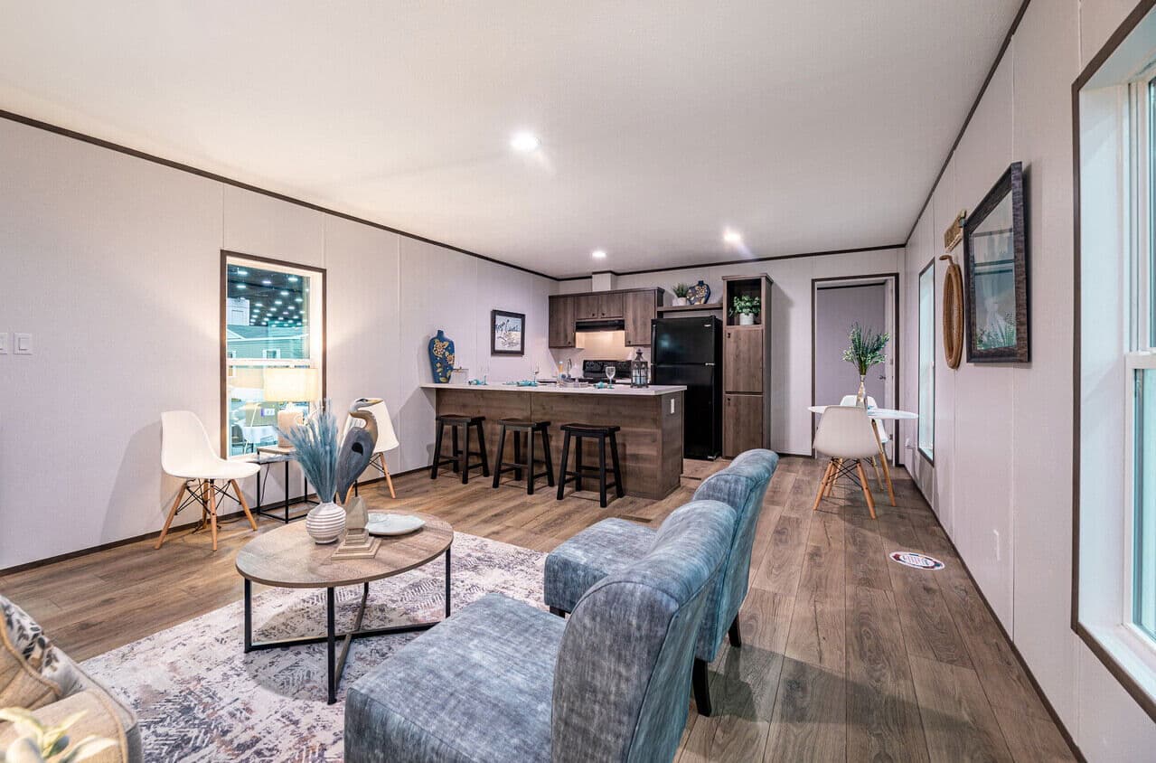 Phoenix 16663a interior home features