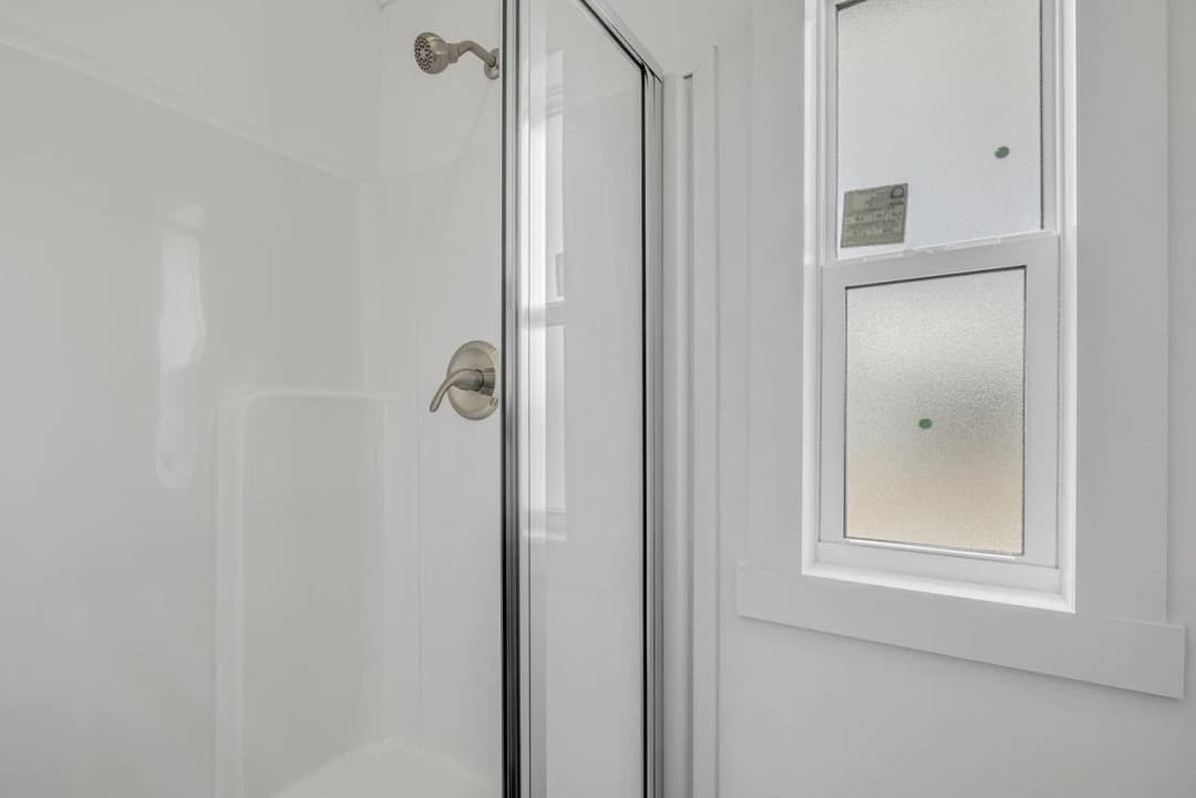 park model 528 bathroom home features