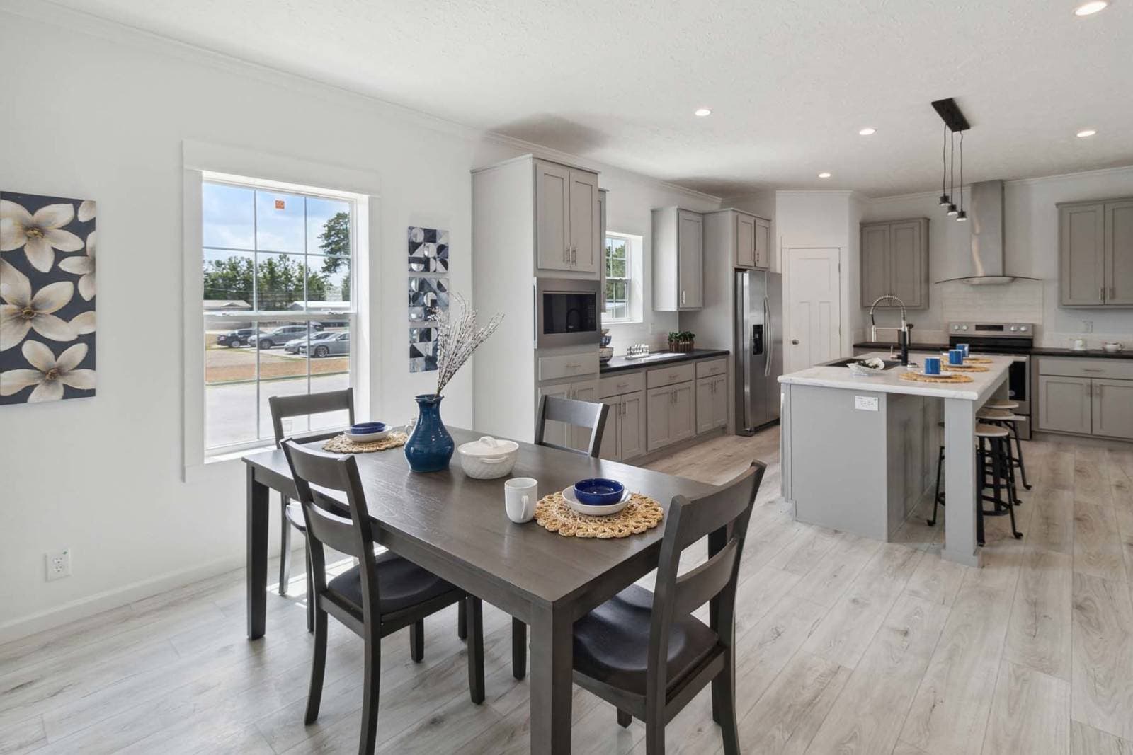 Ironclad 3276-21 interior home features