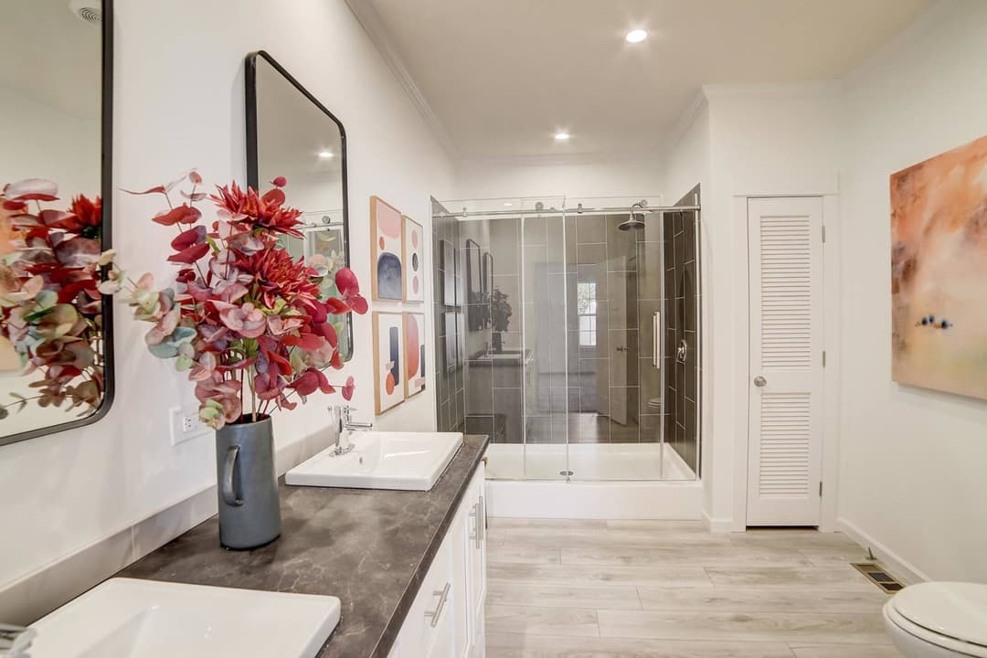 Ironclad 3260-05 bathroom home features