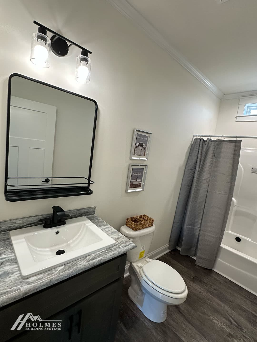 Caroline ii bathroom home features