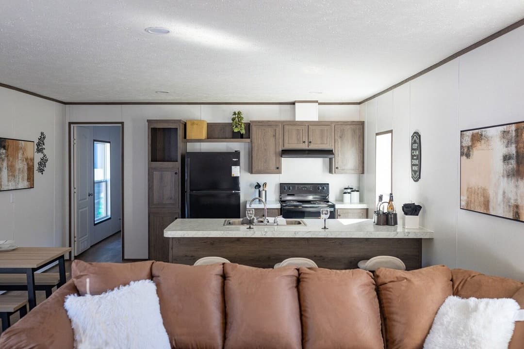 Phoenix 16763a interior home features