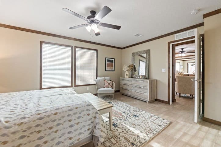 Goose 28643a bedroom home features