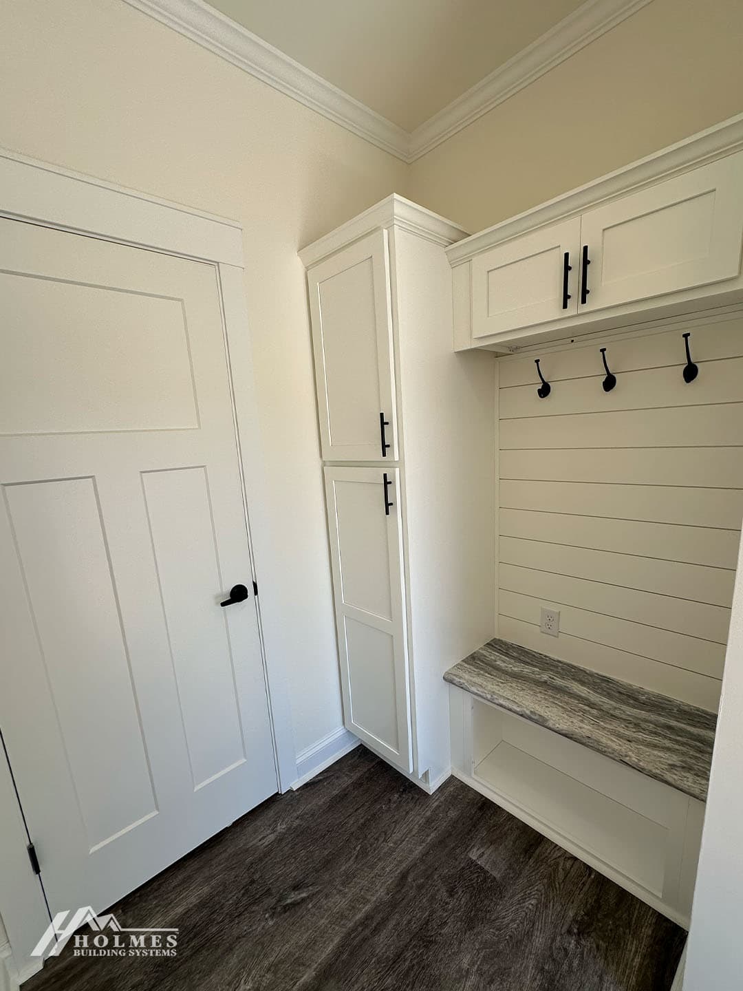 Caroline ii interior home features