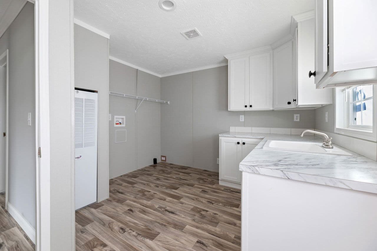 Pure 28563x interior home features