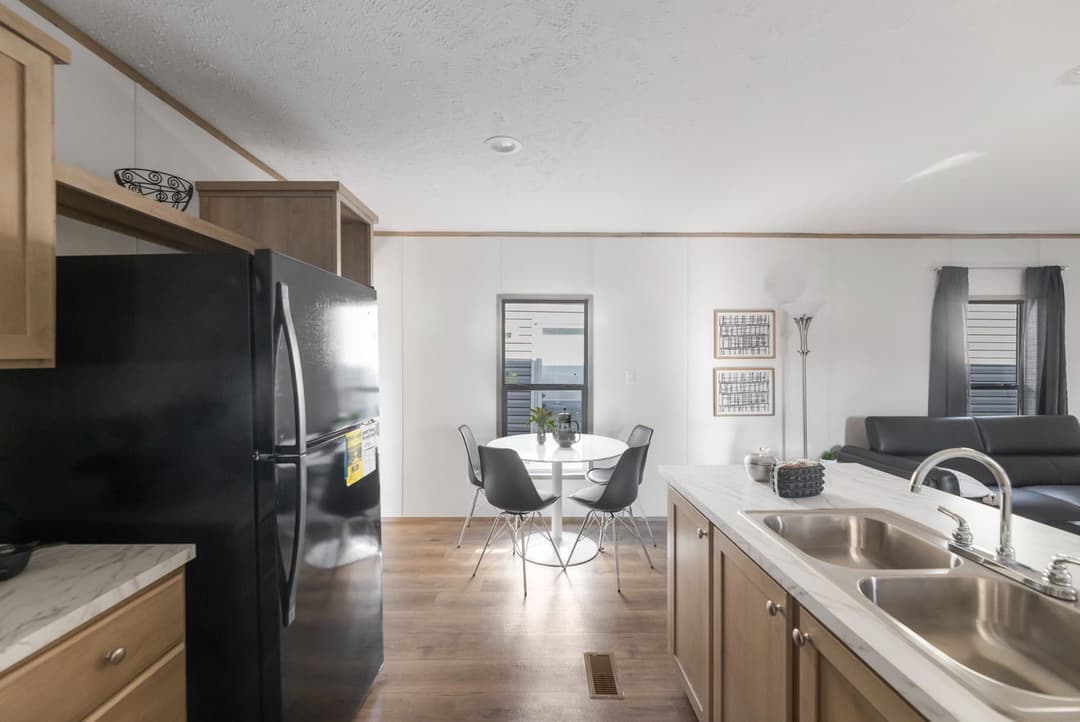 Phoenix 16663a kitchen home features