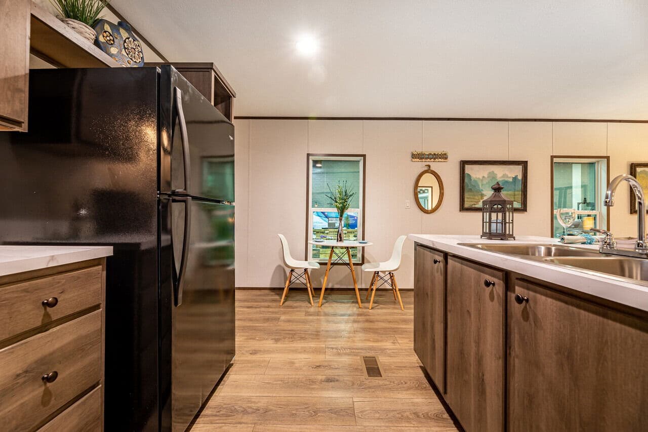 Phoenix 16663a kitchen home features