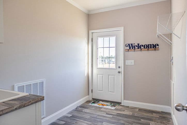 King 32764b interior home features