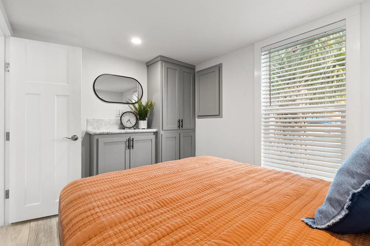 Park model 4110 bedroom home features