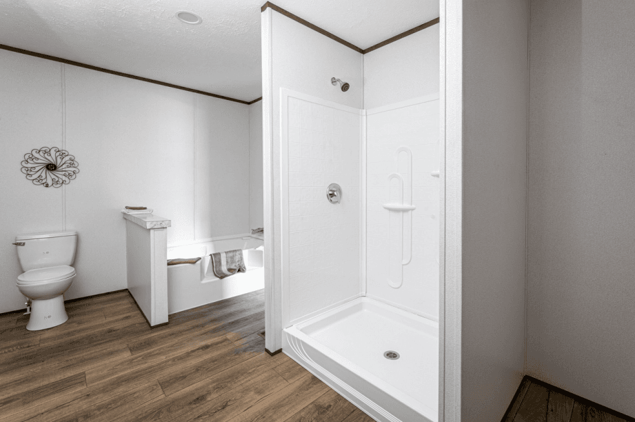 1428 harrow ln, lenoir nc 28645 bathroom home features