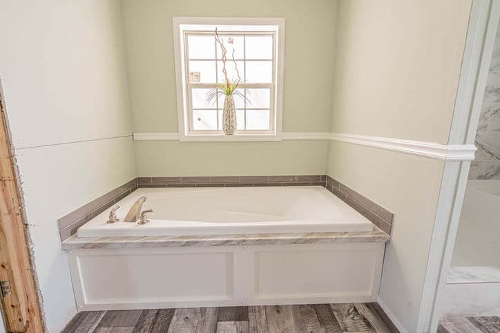 Camron 28563f bathroom home features