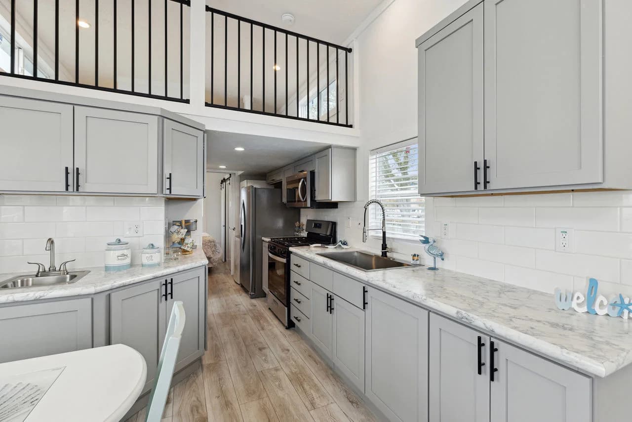  park model 528 kitchen home features