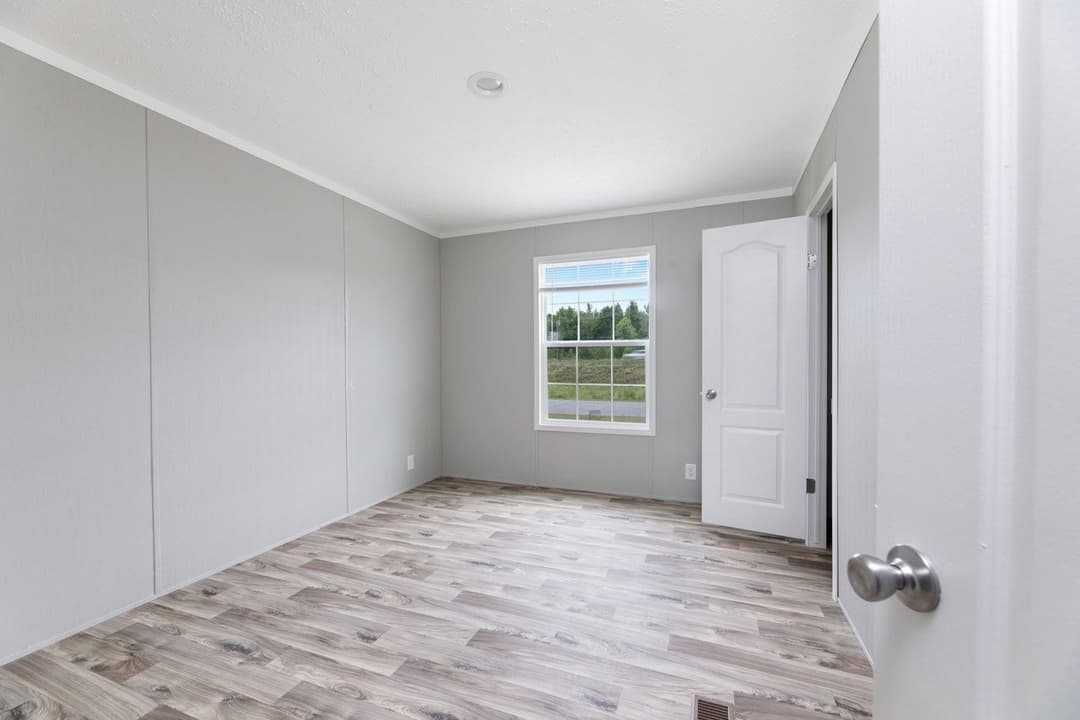 Pure 28563x bedroom home features