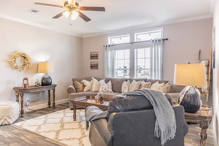 King 32764b interior home features